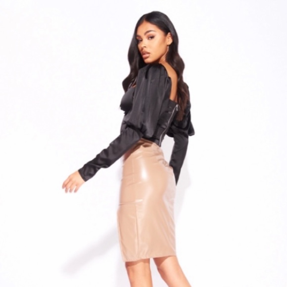 NWT❣️ BLACK SATIN PUFF SLEEVE CORSET TOP 😍 - Picture 13 of 16